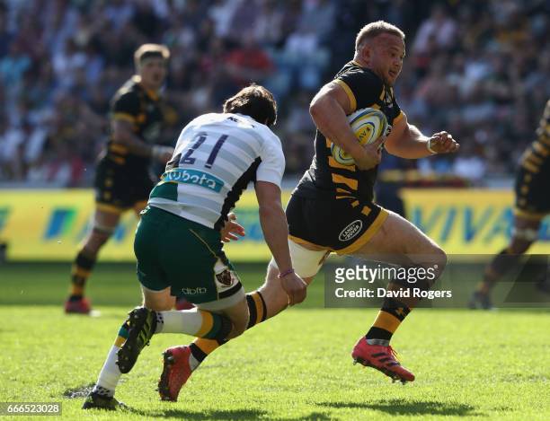 Tom Cruse of Wasps breaks clear of Lee Dickson during the Aviva Premiership match between Wasps and Northampton Saints at The Ricoh Arena on April 9,...
