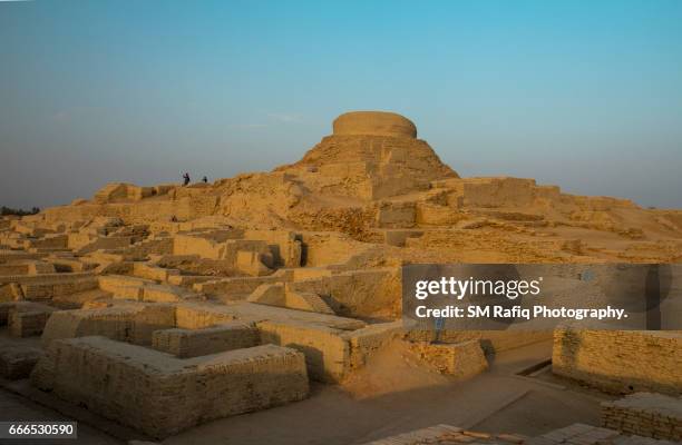 moenjo daro (mound of the dead) - indus valley stock pictures, royalty-free photos & images