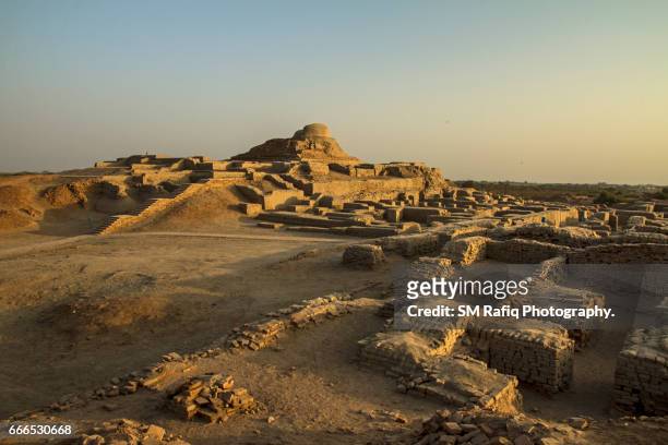 moenjo daro (mound of the dead) - archaeology stock pictures, royalty-free photos & images