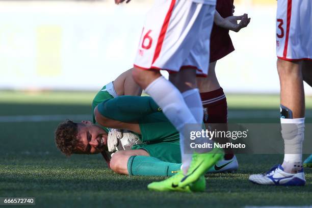 Davide Narduzzo portiere dell'A.C. Reggiana sventa una pericolosa occasione durante la gara di Lega Pro girone B tra Teramo Calcio 1913 e A.C....