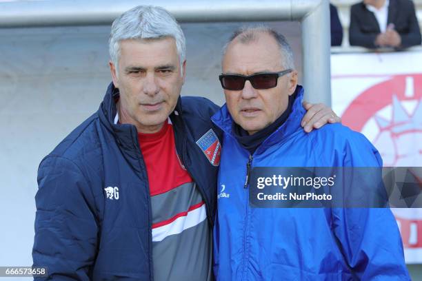 Guido Ugolotti allenatore del Teramo Calcio 1913 e Leonardo Menichini allenatore dell'A.C. Reggiana si salutano prima della gara di Lega Pro girone B...