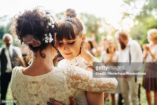 newlywed lesbian couple dancing - homohuwelijk stockfoto's en -beelden