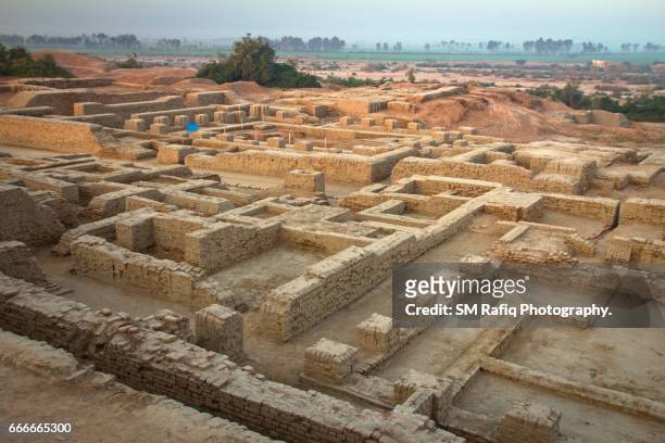 mohenjo daro (mound of the dead) - archaeology stock pictures, royalty-free photos & images