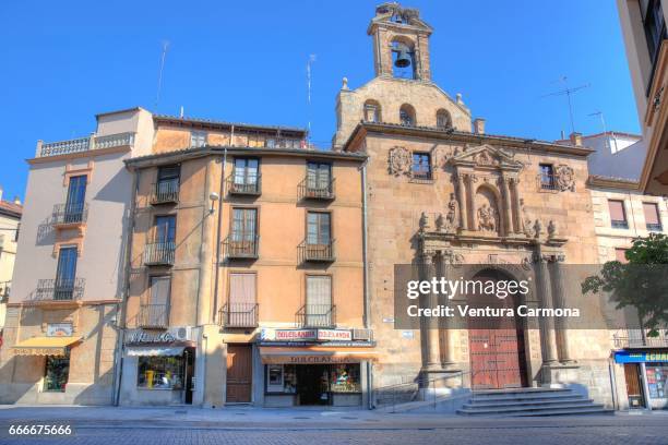 church san martín de tours - salamanca, spain - wolkenloser himmel stock pictures, royalty-free photos & images