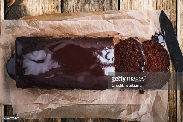 homemade chocolate cake, top view - chocolate top view stock-fotos und bilder
