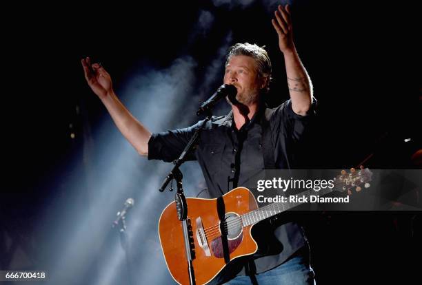 Singer/Songer Blake Shelton performs on Day 4 - Country Thunder Music Festival Arizona. April 9, 2017 in Florence, Arizona.