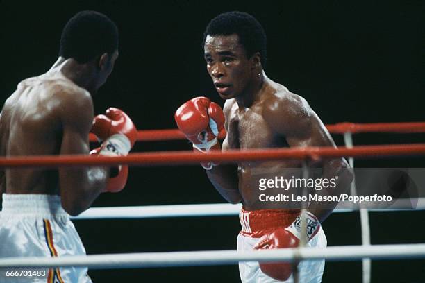 American boxer Thomas Hearns pictured left in action against fellow American boxer Sugar Ray Leonard in a fight dubbed 'The Showdown' at Caesars...