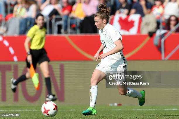 Linda Dallmann of Germany runs with the ball during the women's international friendly match between Germany and Canada at Steigerwald Stadion on...