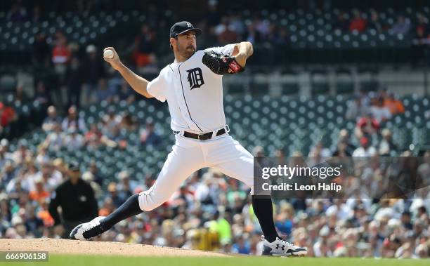 Justin Verlander of the Detroit Tigers pitches during the second inning of the game against the Boston Red Sox on April 10, 2017 at Comerica Park in...