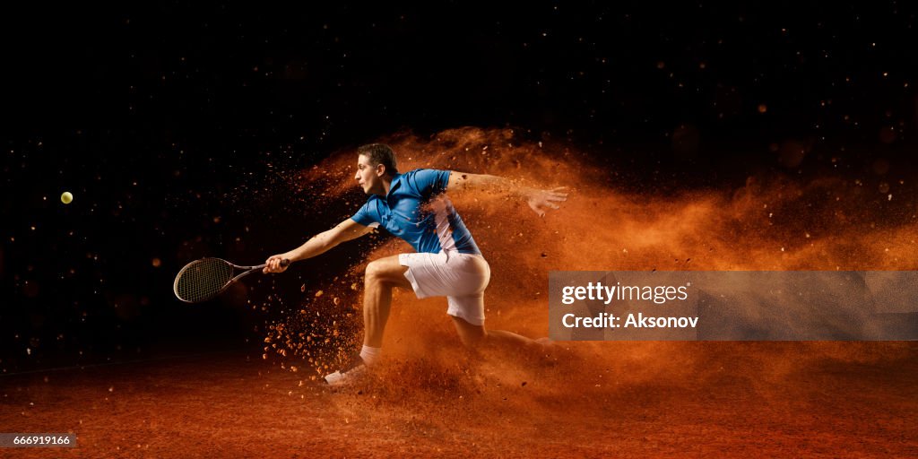 Tenis: Deportista masculino en acción