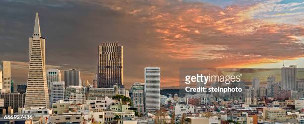 san francisco skyline at dusk - pyramid shapes around the house stock pictures, royalty-free photos & images