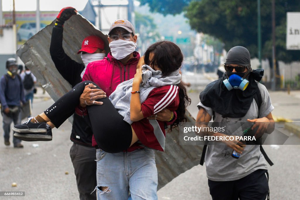TOPSHOT-VENEZUELA-CRISIS-OPPOSITION-PROTEST