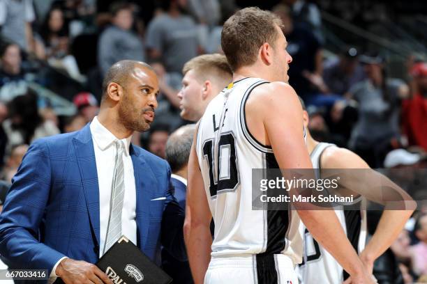 Assistant coach Ime Udoka of the San Antonio Spurs talks with David Lee of the San Antonio Spurs during the game against the Atlanta Hawks on March...