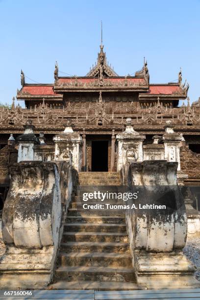 stone stairs and wooden shwenandaw monastery (also known as golden palace monastery) in mandalay, myanmar (burma). viewed from the front. - shwenandaw monastery stock pictures, royalty-free photos & images