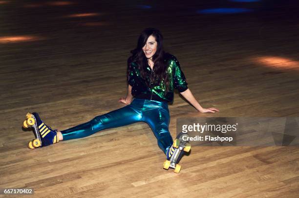 woman having fun at roller disco - legs spread woman stock pictures, royalty-free photos & images
