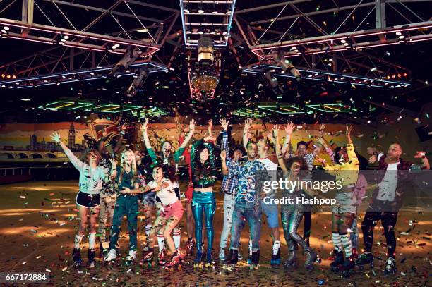 group of friends celebrating at roller disco - white people dancing photos et images de collection