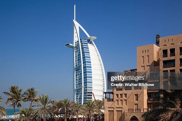 uae, dubai, exterior - madinat jumeirah hotel stock pictures, royalty-free photos & images