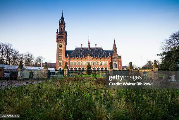 netherlands, the hague, exterior - cour internationale de justice photos et images de collection