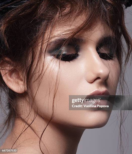 young beautiful woman - smokey eyeshadow foto e immagini stock