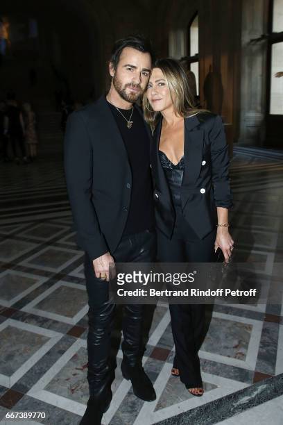 Actor Justin Theroux and Actress Jennifer Aniston attend the "LVxKOONS" exhibition at Musee du Louvre on April 11, 2017 in Paris, France.