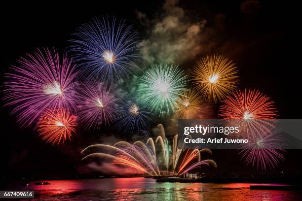 fireworks over the lake - siga prefecture ストックフォトと画像