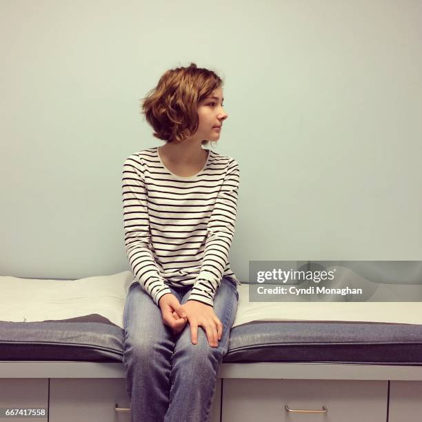 in the doctor's office - doctor profile view stock pictures, royalty-free photos & images