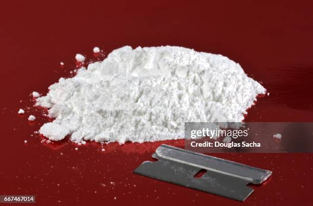 close up of a powder drug with a razor blade - cocaine stock pictures, royalty-free photos & images