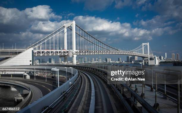 rainbow bridge - 建造物 stockfoto's en -beelden