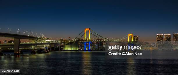 rainbow bridge - 都市 stock-fotos und bilder