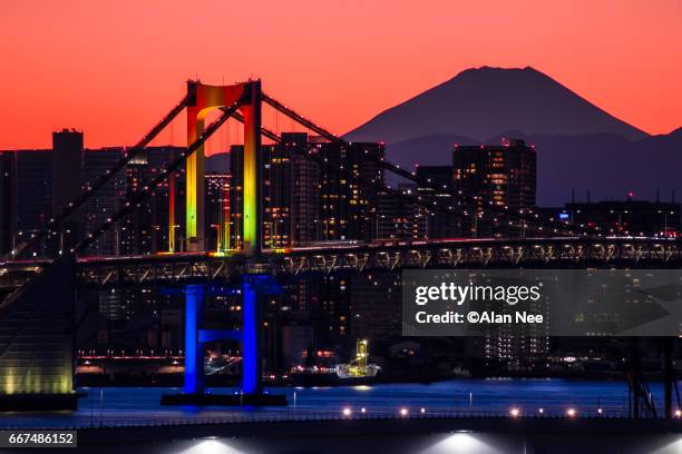 rainbow bridge and mt fuji - 建造物 stockfoto's en -beelden