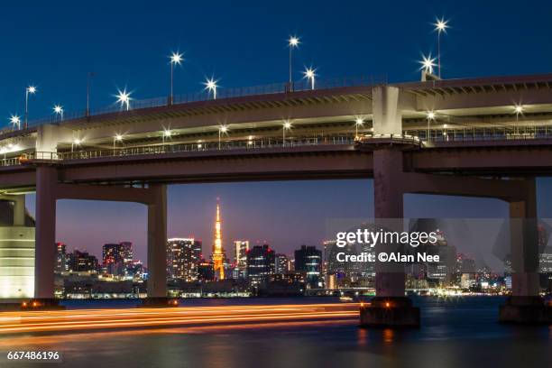 rainbow bridge - 都市 stock-fotos und bilder