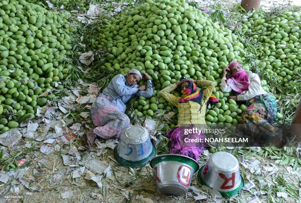 TOPSHOT-INDIA-ECONOMY-AGRICULTURE-MANGO