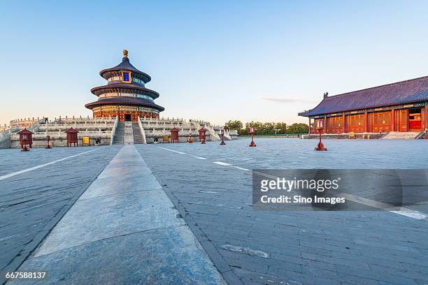 qinmiandian in temple of heaven in beijing - peace palace stock-fotos und bilder