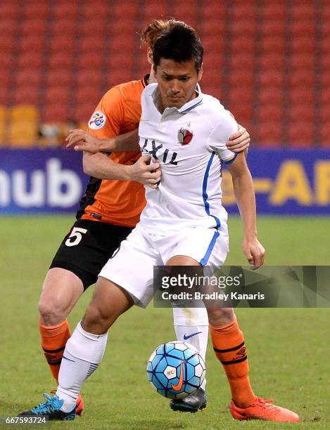 Endo Yasushi of the Antlers is pressured by the defence of Corey Brown of the Roar during the AFC Asian Champions League Group Stage match between...