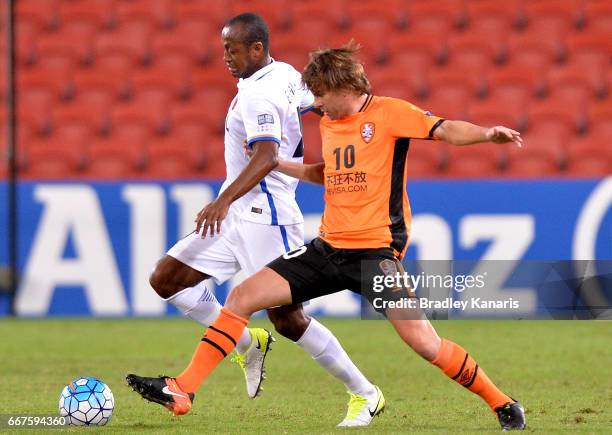 Brett Holman of the Roar and Leo Silva of the Antlers compete for the ball during the AFC Asian Champions League Group Stage match between the...