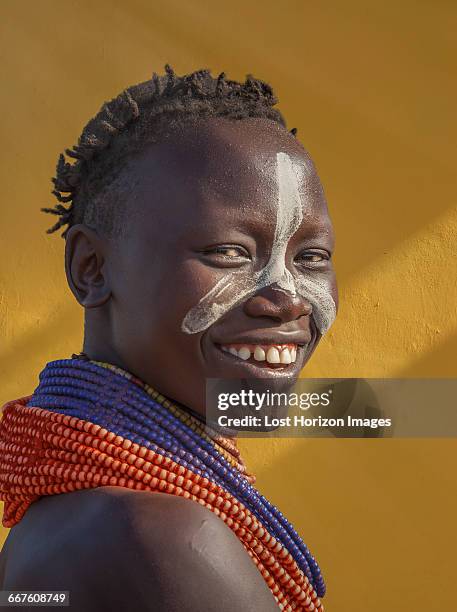 young woman of the karo tribe, omo valley, ethiopia - karo 個照片及圖片檔