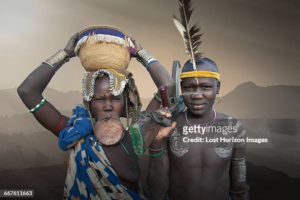 a young couple of the mursi tribe, omo valley, ethiopia - mursi tribe stock-fotos und bilder