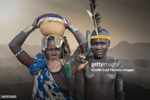 a young couple of the mursi tribe, omo valley, ethiopia - lip plate stock pictures, royalty-free photos & images