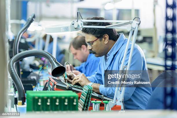 Pcb Operator Circuit Board Assembly Photos and Premium High Res Pictures - Getty Images