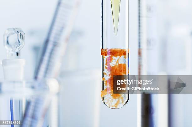 chemical reaction-pipette 0.25 m solution of iron(iii) chloride (fecl3) into 0.5 m solution of sodium carbonate (na2co3). rusty red iron(iii) hydroxide precipitate (fe(oh)3) & carbon dioxide produced - chemical reactions stock pictures, royalty-free photos & images