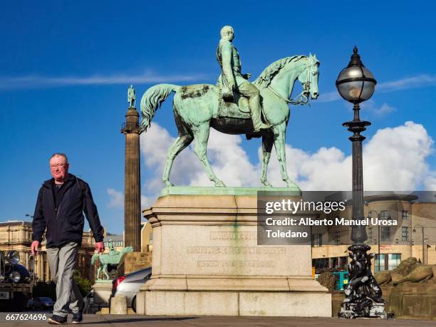 england, liverpool, lime st., prince albert statue - prince albert vacation grace stock-fotos und bilder