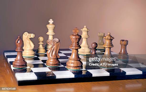 chess on brown - chessboard stock-fotos und bilder