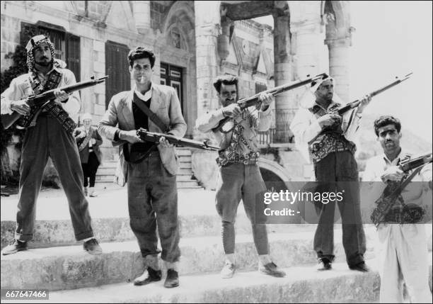 Des forces rebelles défient le gouvernement de Camille Chamoun le 15 juin 1958 à Beyrouth. Lebanese rebels who oppose the government of Camille...