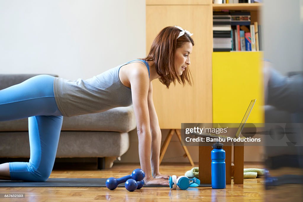 Woman having classes of fitness on line.