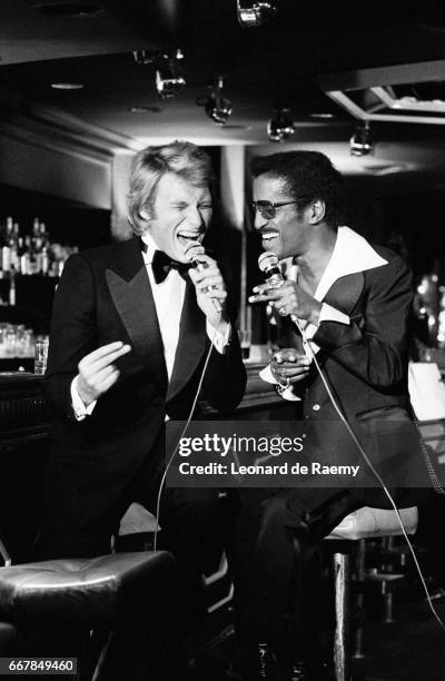 French singer Johnny Hallyday and American singer Sammy Davis Junior perform "Singing in the Rain" on the set of French television show "Top...