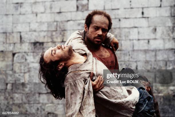 Swiss actor Vincent Perez and Italian actor Claudio Amendola on the set of the 1994 film La Reine Margot , directed by Patrice Chereau.