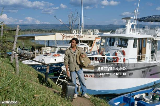 French actor Richard Anconina on the set of the film Itineraire d'un Enfant Gate, directed by Claude Lelouch.