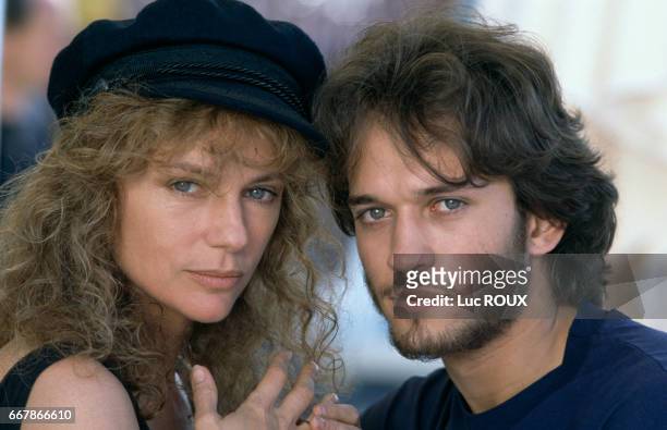English actress Jacqueline Bisset and Swiss actor Vincent Perez on the set of the film La maison de Jade , directed by Nadine Trintignant.