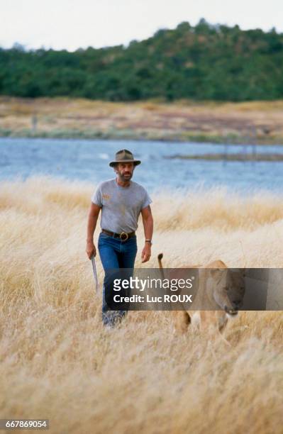 French actor Jean-Paul Belmondo on the set of the film Itineraire d'un Enfant Gate, directed by Claude Lelouch. Belmondo won the 1989 Cesar award for...