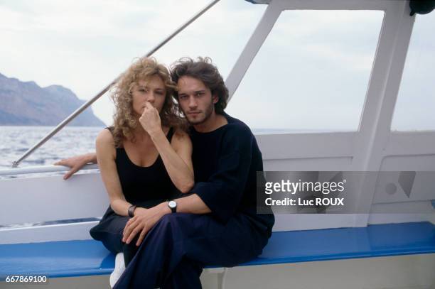 English actress Jacqueline Bisset and Swiss actor Vincent Perez on the set of the film La maison de Jade , directed by Nadine Trintignant.